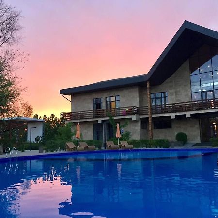 Alpen Park Hotel Shymkent Ngoại thất bức ảnh