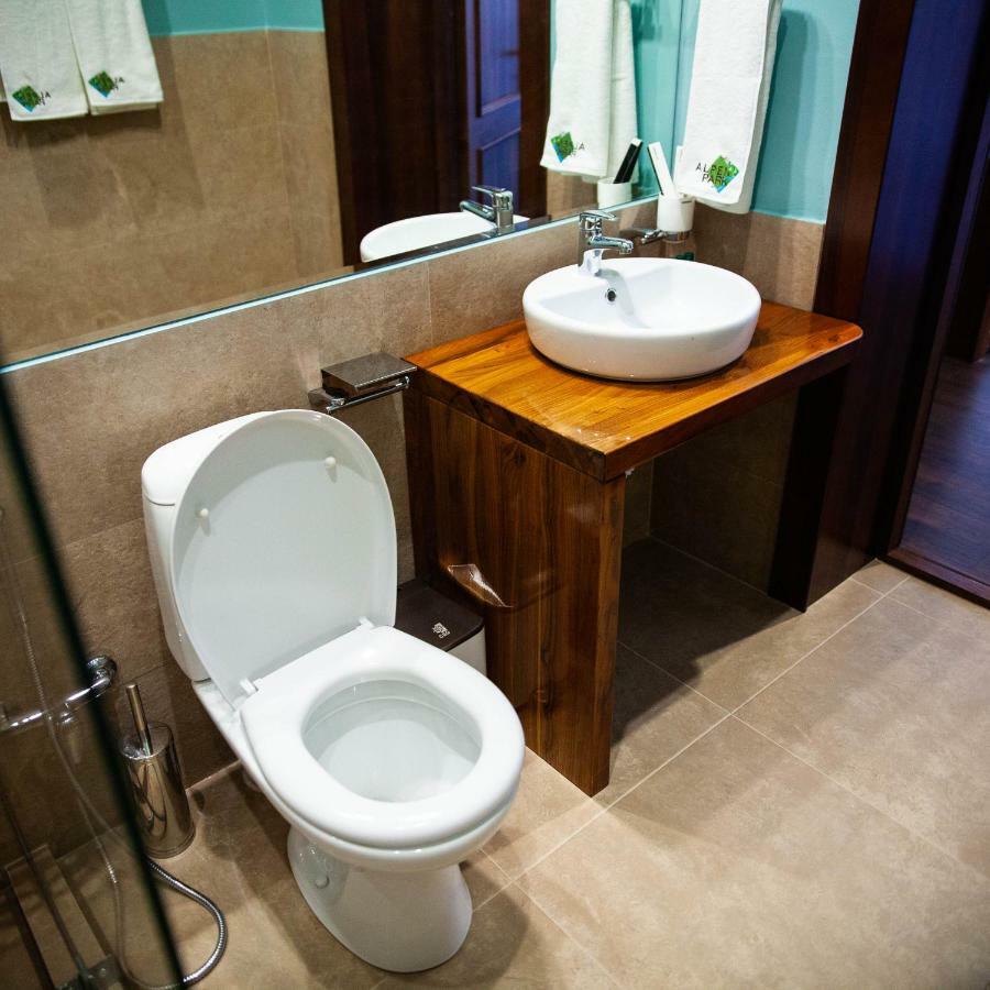 Alpen Park Hotel Shymkent Ngoại thất bức ảnh