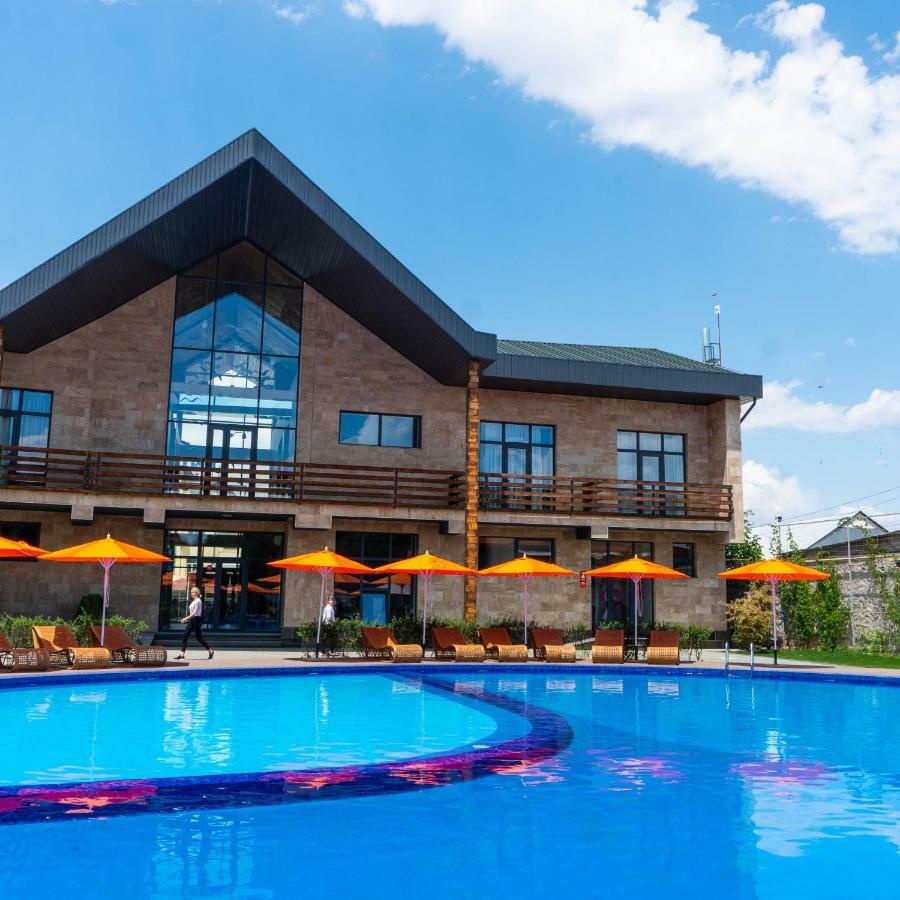 Alpen Park Hotel Shymkent Ngoại thất bức ảnh