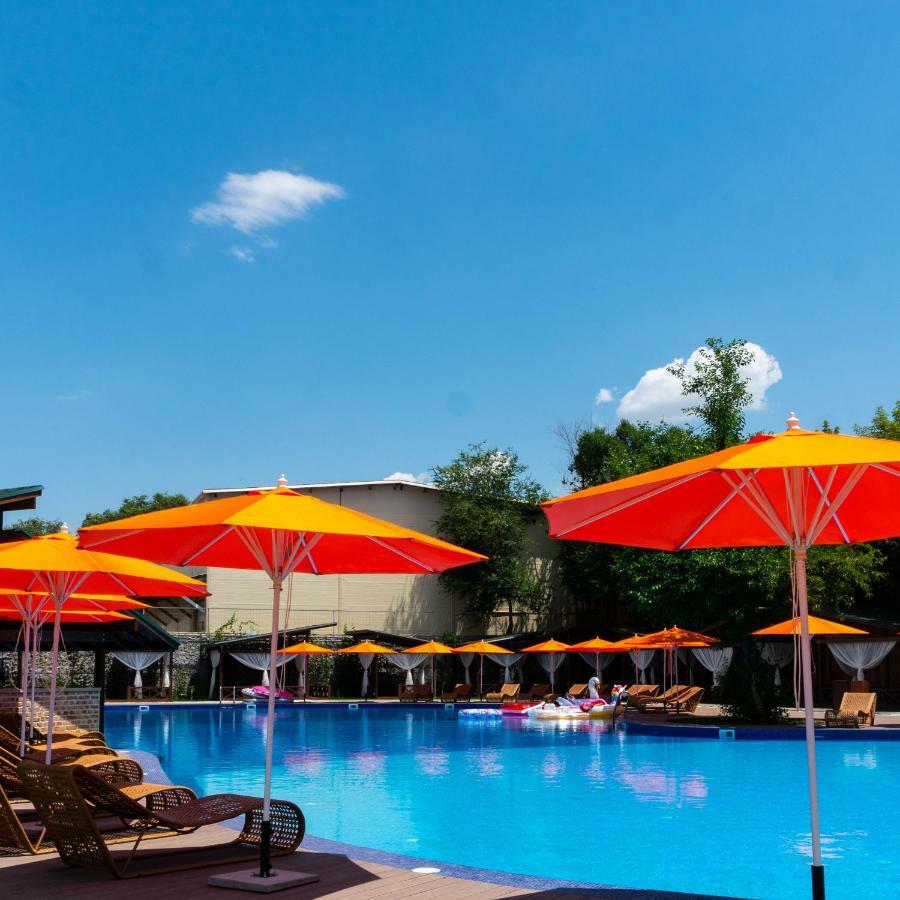 Alpen Park Hotel Shymkent Ngoại thất bức ảnh