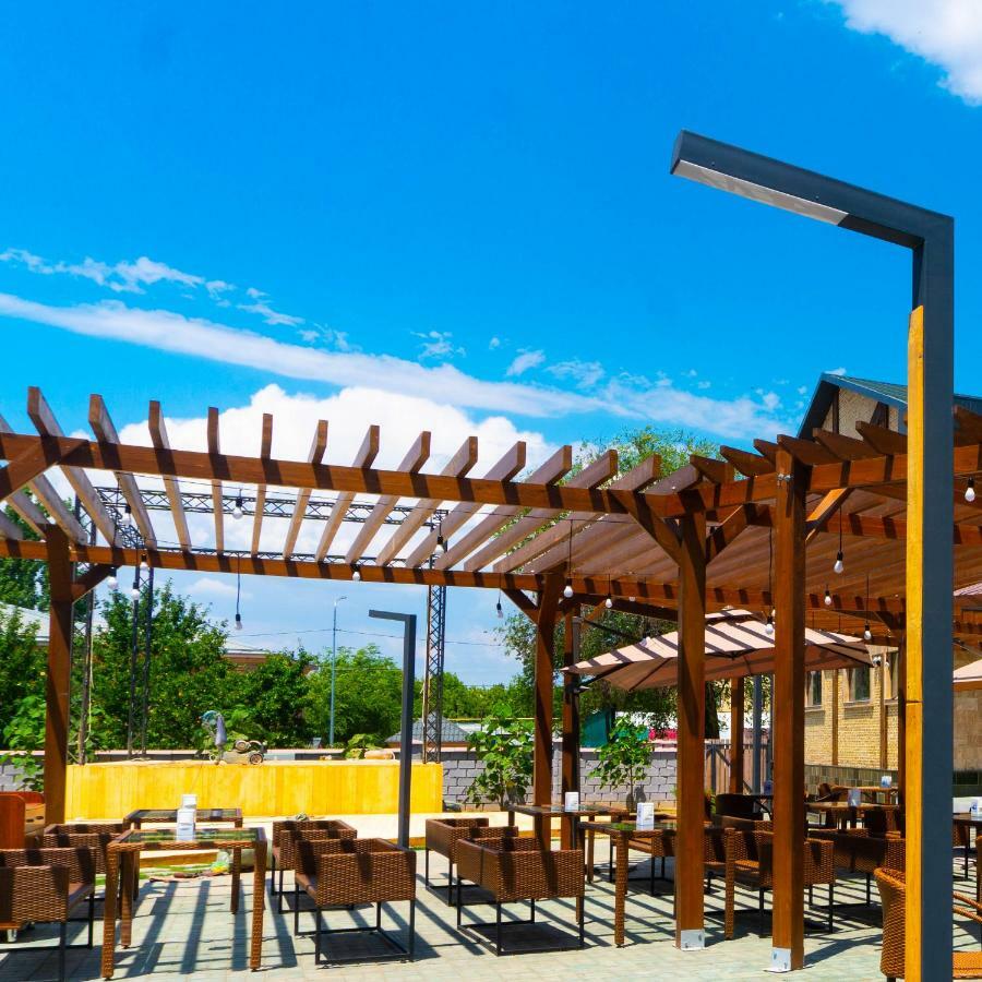 Alpen Park Hotel Shymkent Ngoại thất bức ảnh
