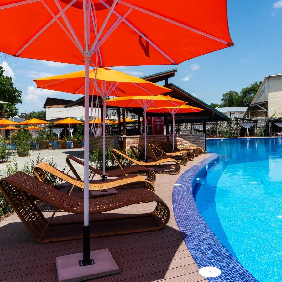 Alpen Park Hotel Shymkent Ngoại thất bức ảnh