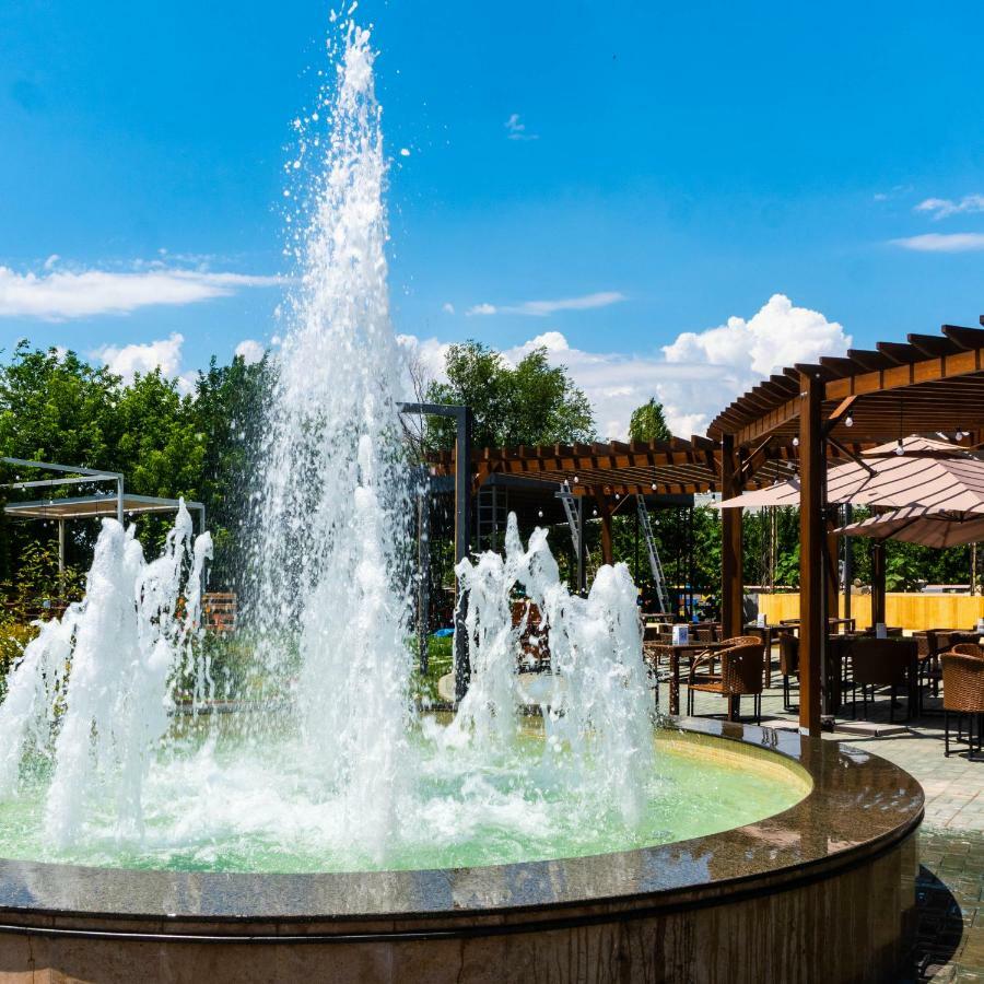 Alpen Park Hotel Shymkent Ngoại thất bức ảnh