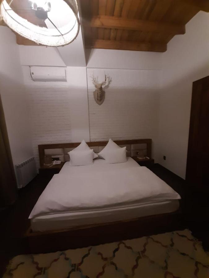 Alpen Park Hotel Shymkent Ngoại thất bức ảnh